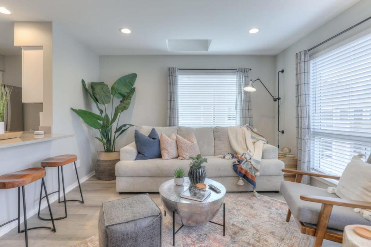 Walk To Broadway Riverfront Condo With Pool ナッシュビル エクステリア 写真