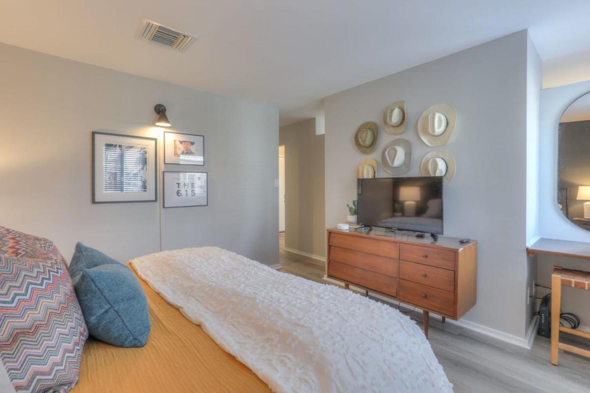 Walk To Broadway Riverfront Condo With Pool ナッシュビル エクステリア 写真