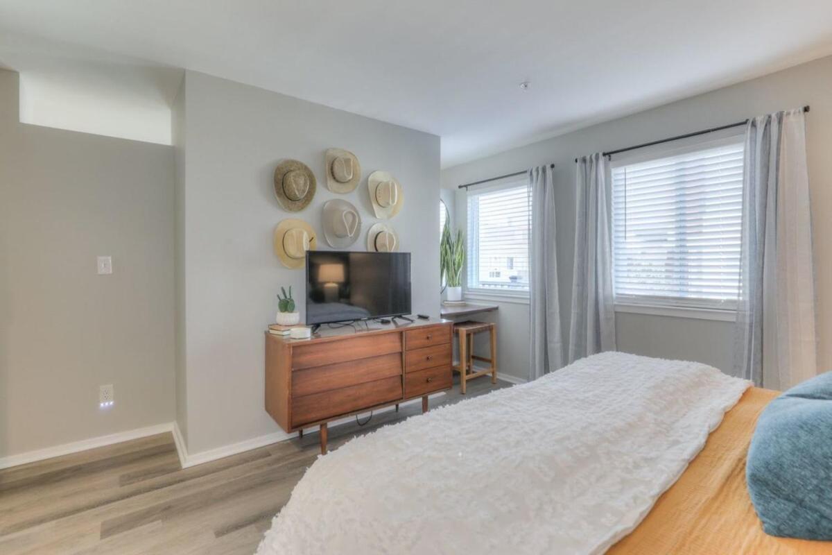 Walk To Broadway Riverfront Condo With Pool ナッシュビル エクステリア 写真