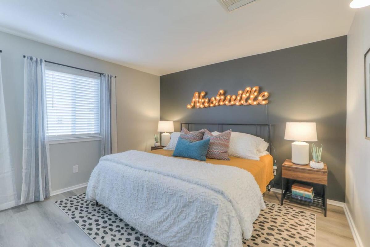 Walk To Broadway Riverfront Condo With Pool ナッシュビル エクステリア 写真