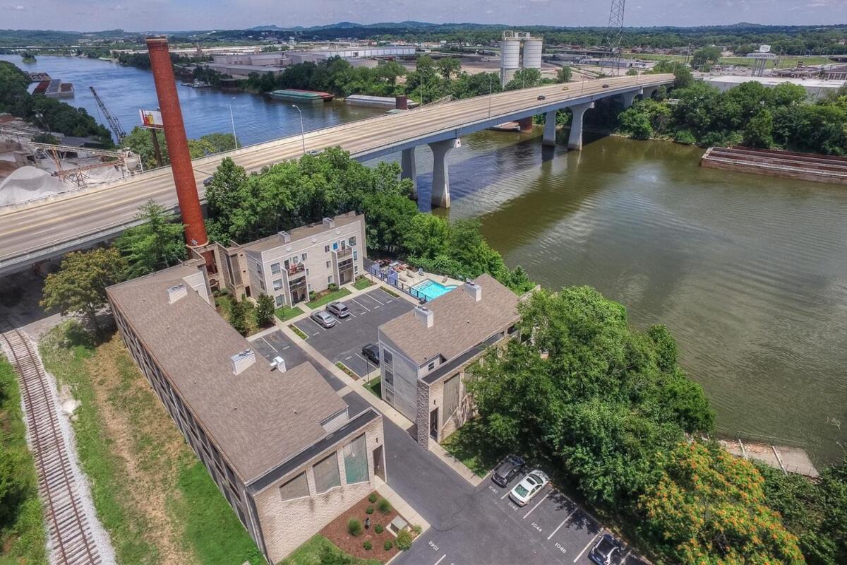 Walk To Broadway Riverfront Condo With Pool ナッシュビル エクステリア 写真