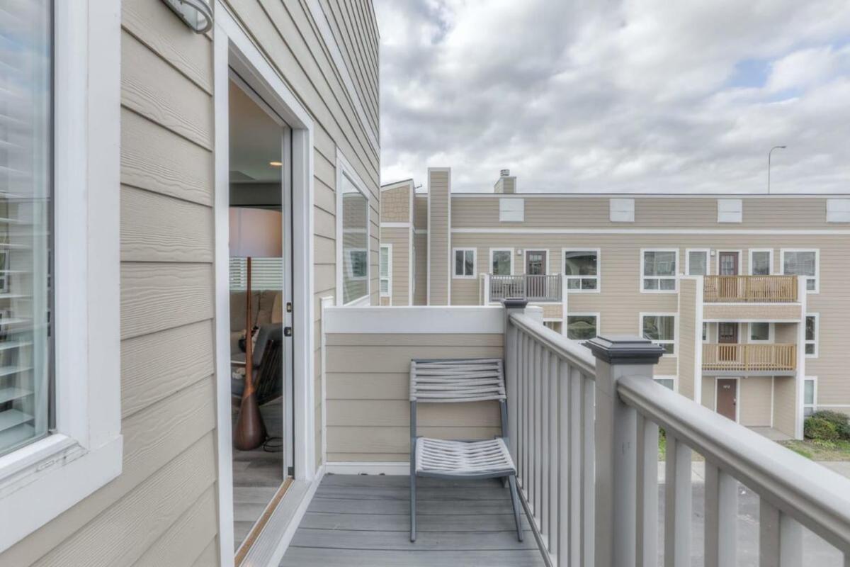Walk To Broadway Riverfront Condo With Pool ナッシュビル エクステリア 写真