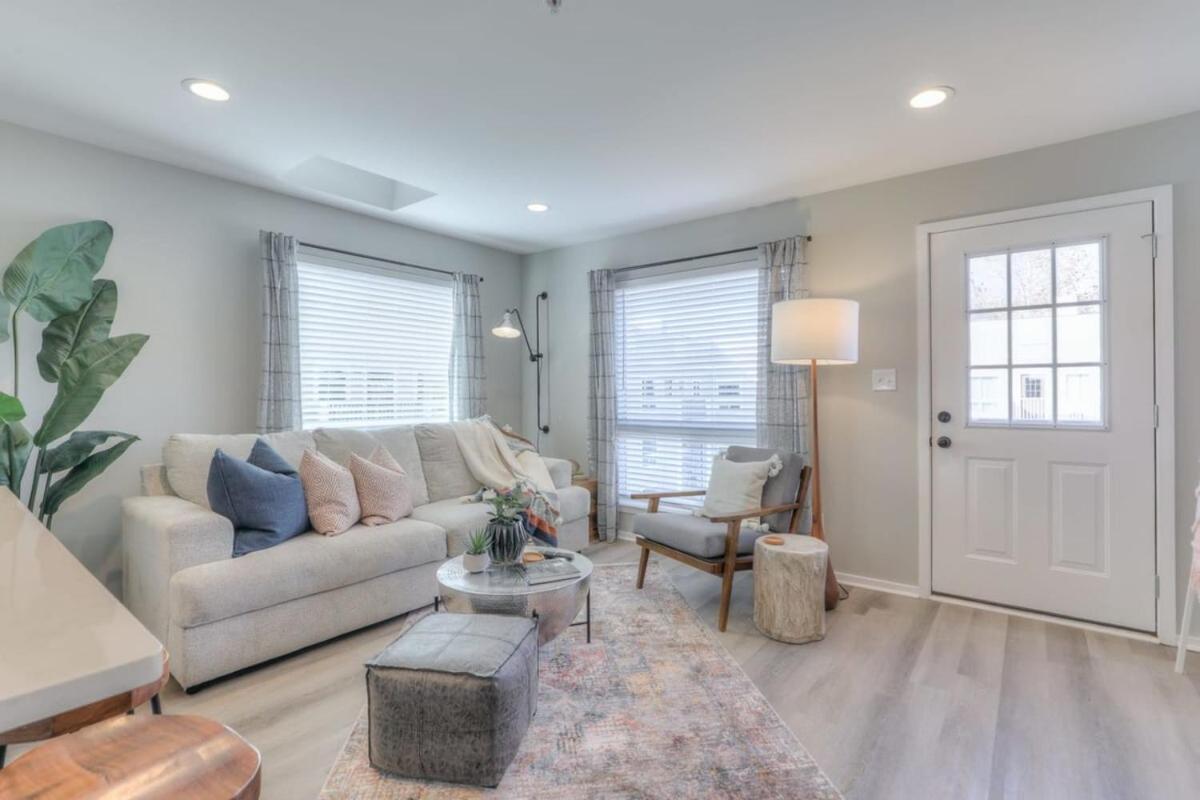 Walk To Broadway Riverfront Condo With Pool ナッシュビル エクステリア 写真