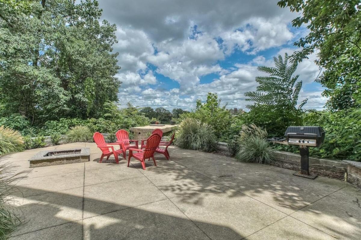 Walk To Broadway Riverfront Condo With Pool ナッシュビル エクステリア 写真