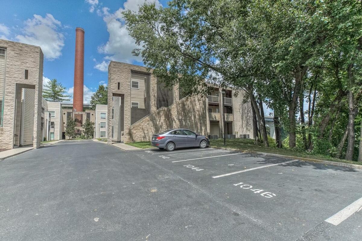 Walk To Broadway Riverfront Condo With Pool ナッシュビル エクステリア 写真