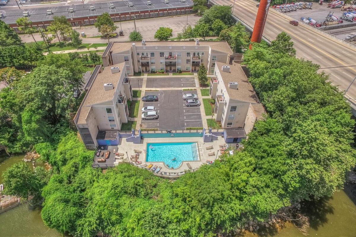 Walk To Broadway Riverfront Condo With Pool ナッシュビル エクステリア 写真