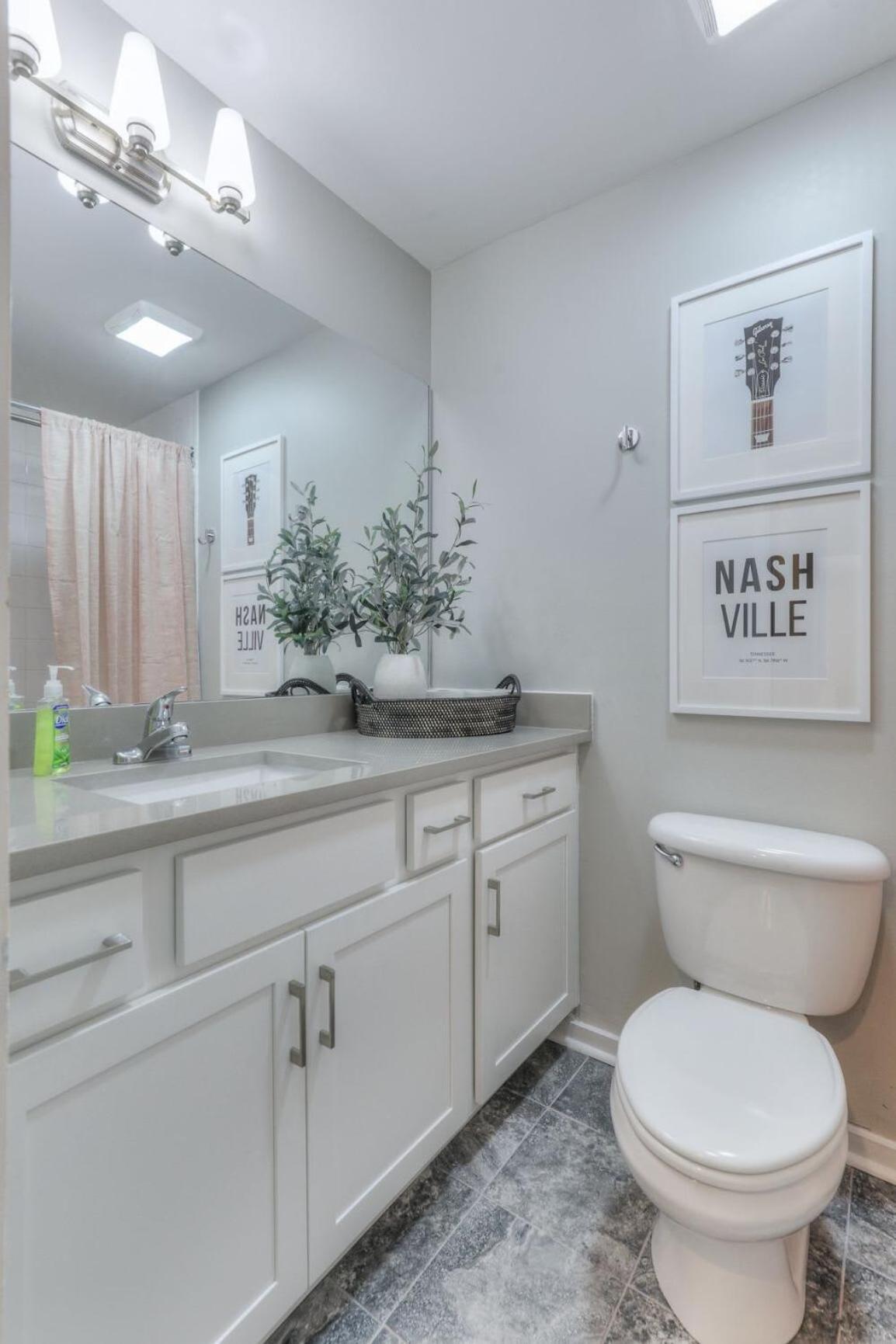 Walk To Broadway Riverfront Condo With Pool ナッシュビル エクステリア 写真